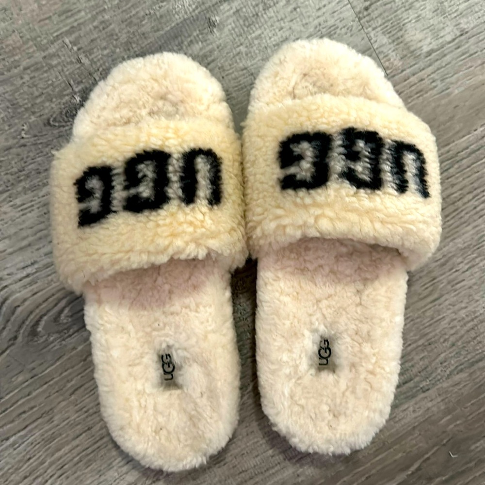 Ugg Slippers size US size 8